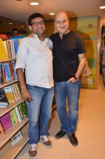 Anupam Kher, Ken Ghosh at the book launch of Komal Mehta in Crossword, Mumbai on 28th June 2012 (54).JPG
